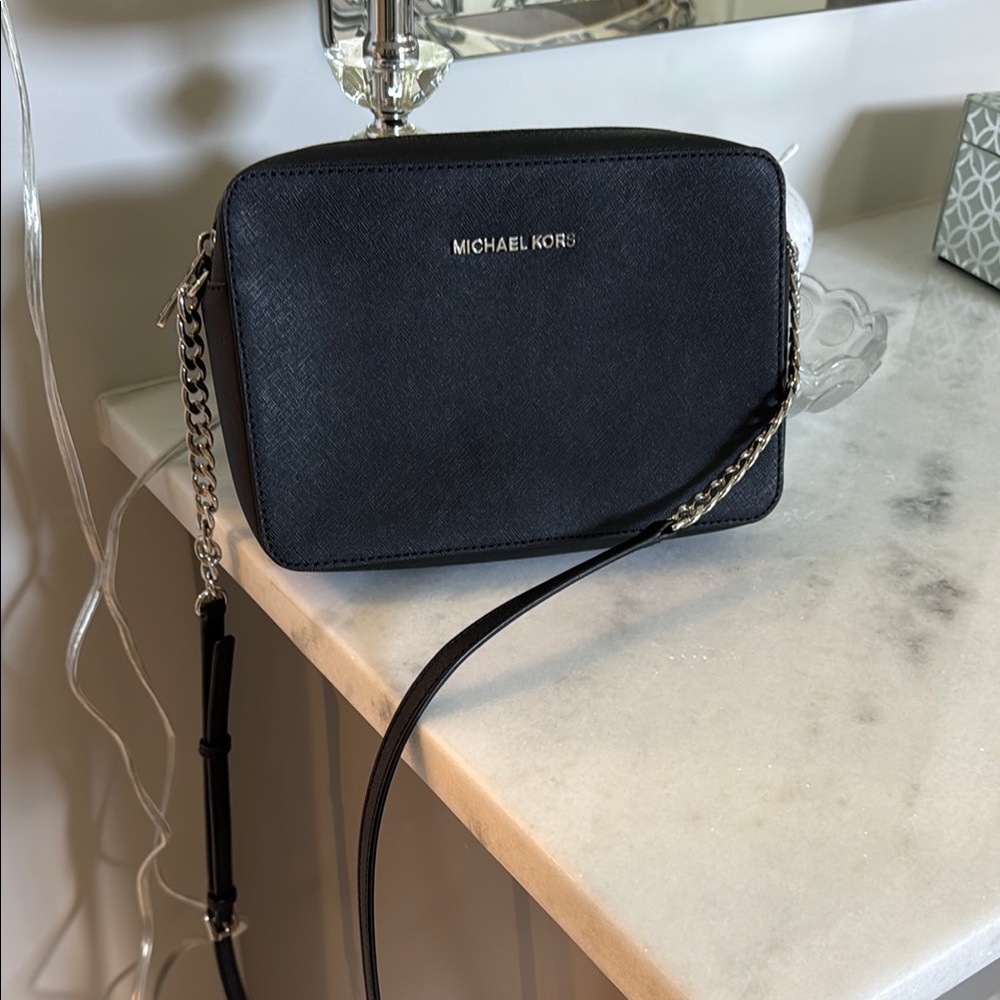 Michael Kors Elegant Black Crossbody Bag